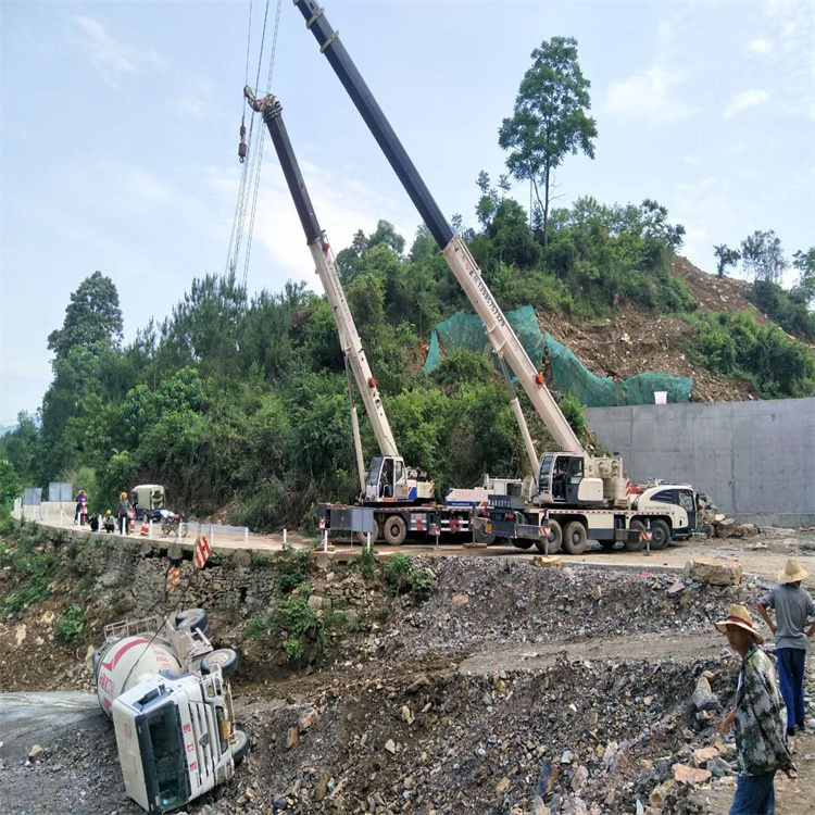 常熟汽车掉沟里叫吊车救援要多少钱